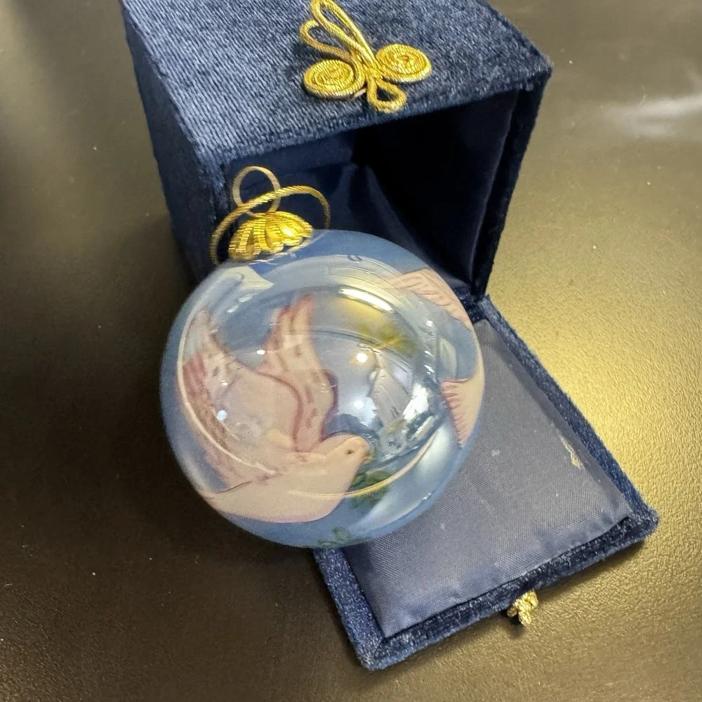 Dove Peace On Earth 2005 Pier 1 Li Bien Art Glass Ball Ornament Reverse Painted